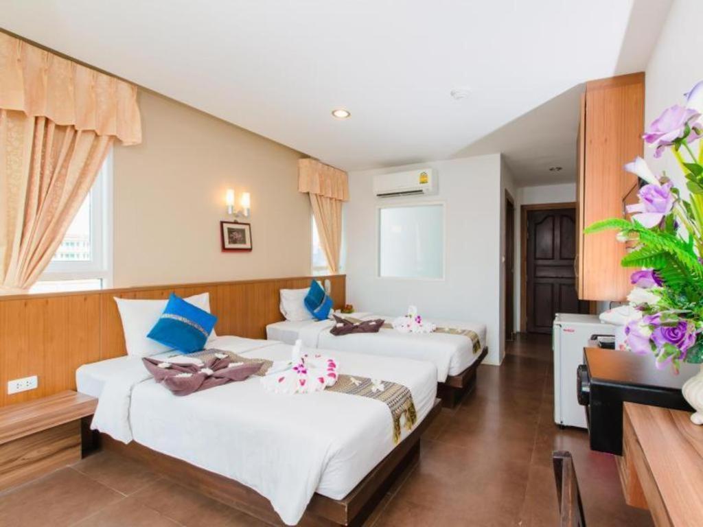 Azure Bangla Phuket Hotel Patong Exterior photo