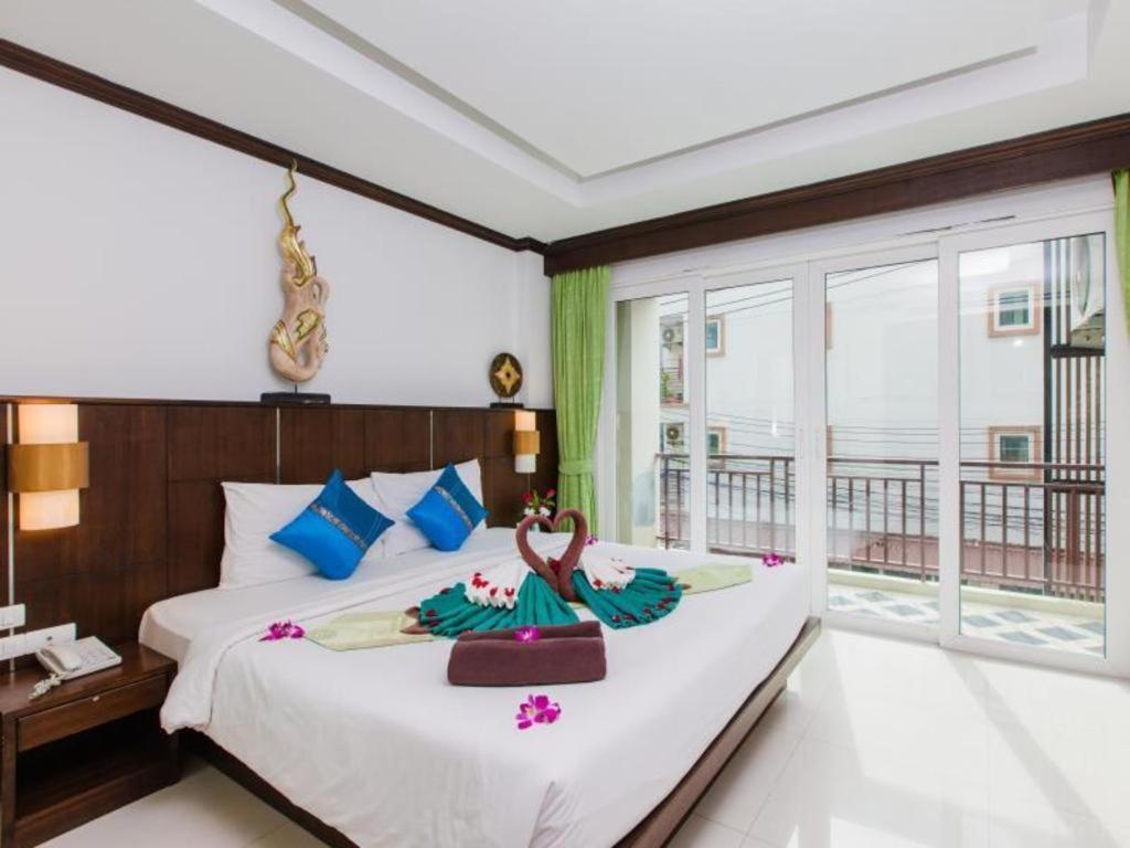 Azure Bangla Phuket Hotel Patong Exterior photo