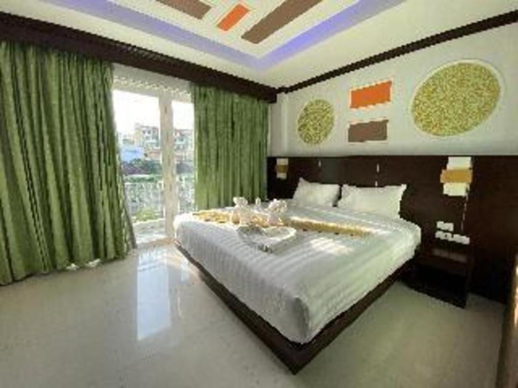 Azure Bangla Phuket Hotel Patong Exterior photo