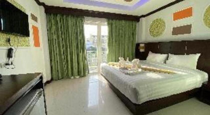 Azure Bangla Phuket Hotel Patong Exterior photo